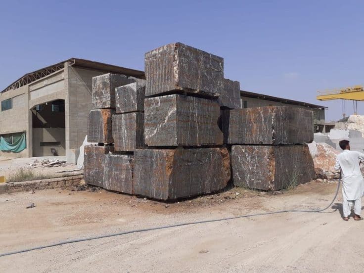 تصویر 1 از سنگ تراورتن مشکی با مقاومت بالا در برابر رطوبت و گرما